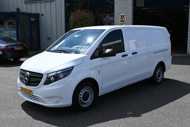 Wit Gebruikt 2021 Mercedes Vito MPV | € 26.950 (Eerlijke prijs) - Afbeelding 1/4