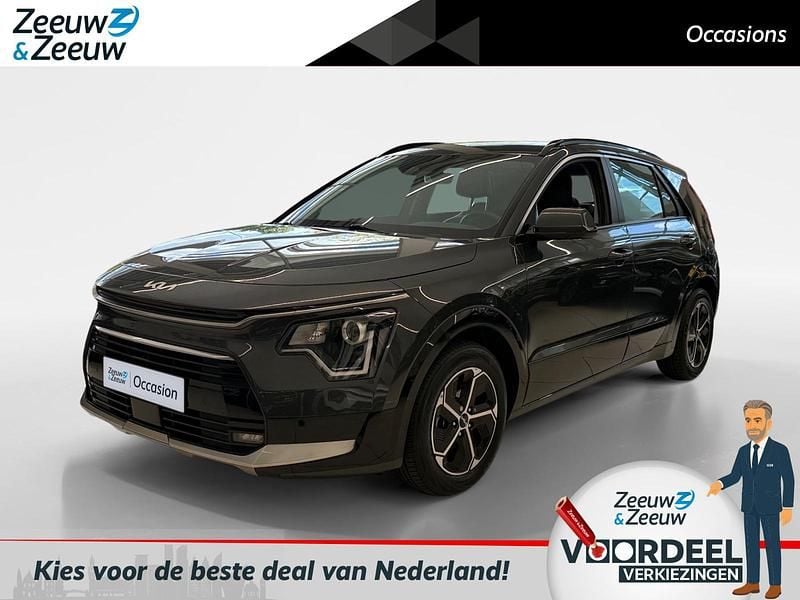 Grijs Gebruikt 2023 Kia Niro SUV | € 31.445 (Eerlijke prijs) - Afbeelding 1/4