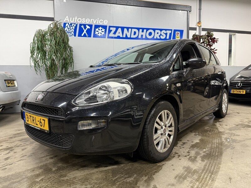 Zwart Gebruikt 2014 Fiat Punto Street Hatchback | € 5.995 (Duur) - Afbeelding 1/4