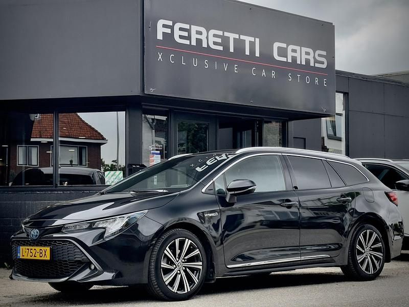 Zwart Gebruikt 2021 Toyota Corolla Plus Stationwagen | € 19.900 (Goede deal) - Afbeelding 1/4