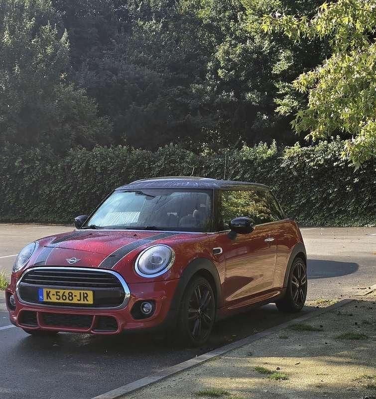 Occasion Mini Cooper Classic 136 PK (100 kW) 2021 Rood Hatchback