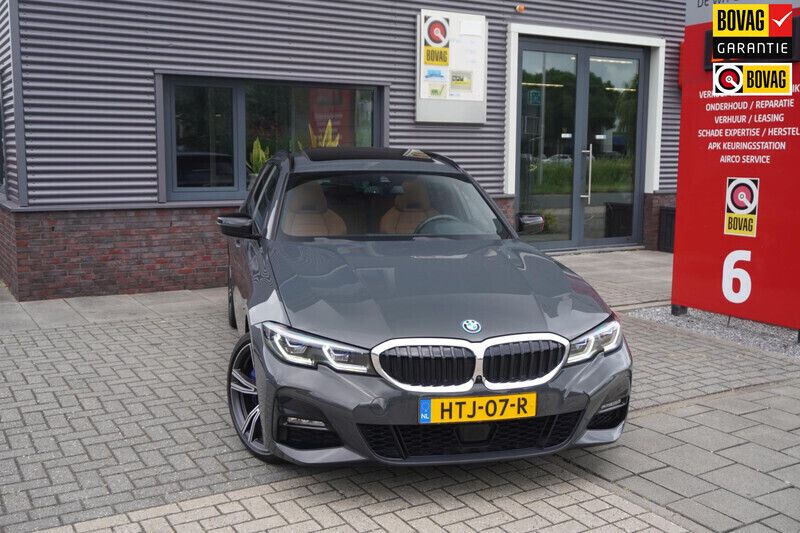 Grijs Gebruikt 2021 BMW 330e M Sport Stationwagen | € 36.950 (Duur) - Afbeelding 1/4