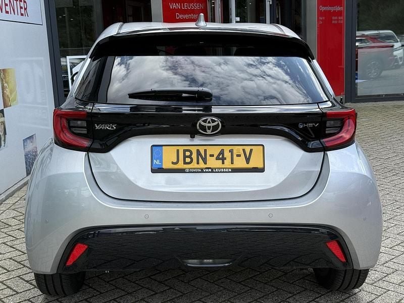 Occasion Toyota Yaris Executive 131 PK (96 kW) 2025 Grijs Hatchback