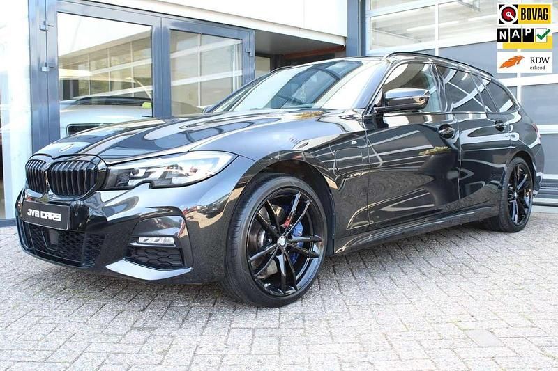 Zwart Gebruikt 2020 BMW 330e Executive Stationwagen | € 33.900 (Eerlijke prijs) - Afbeelding 1/4