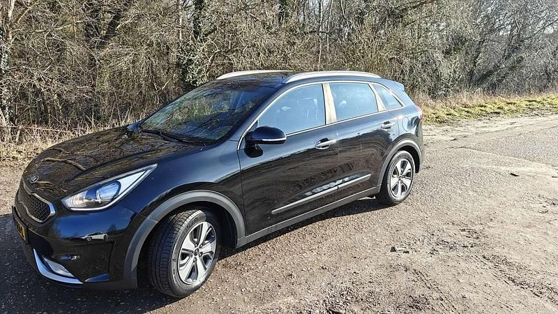 Zwart Occasion 2018 Kia Niro SUV | € 16.995 (Goede deal) - Afbeelding 1/4