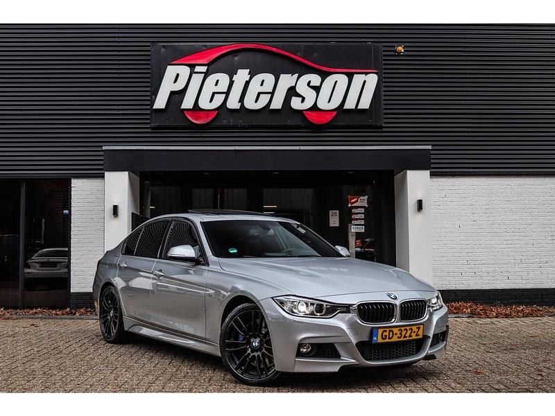 Grijs Gebruikt 2015 BMW 335 Executive Sedan | € 21.950 (Eerlijke prijs) - Afbeelding 1/4