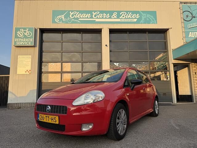 Rood Gebruikt 2007 Fiat Grande Punto Dynamic Hatchback | € 1.450 (Eerlijke prijs) - Afbeelding 1/4