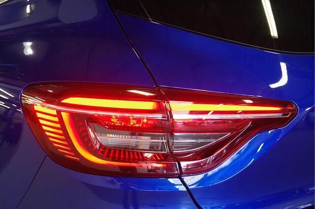 Occasion Renault Clio V Initiale Paris 131 PK (96 kW) 2021 Blauw Hatchback