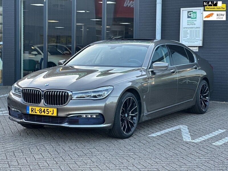 Grijs Gebruikt 2018 BMW 740 Executive Sedan | € 32.499 (Eerlijke prijs) - Afbeelding 1/4