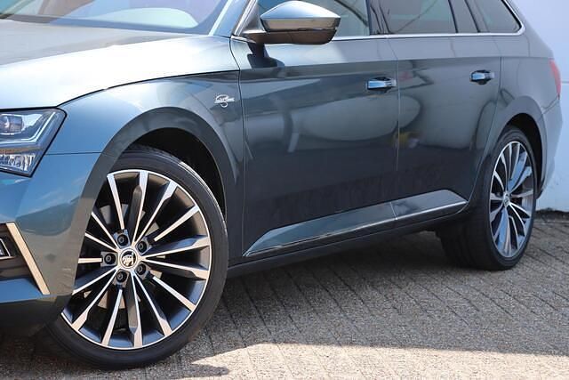 Occasion Skoda Superb LAURIN & KLEMENT 218 PK (160 kW) 2022 Grijs Hatchback