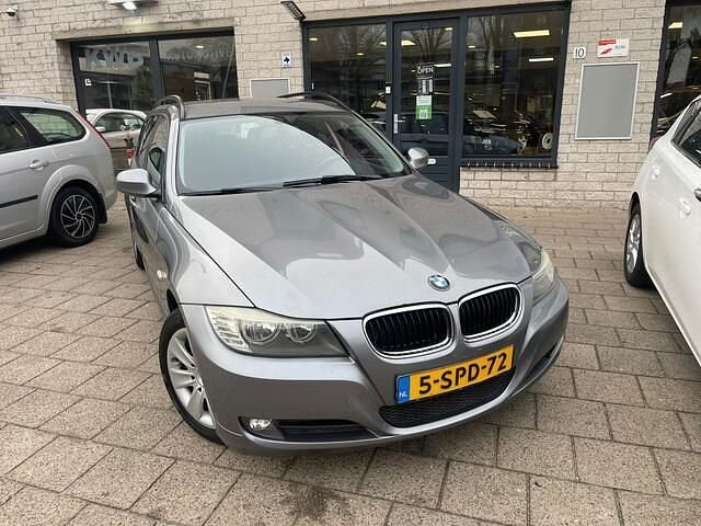 Occasion BMW 318 143 PK (105 kW) 2009 Grijs (metallic) Stationwagen