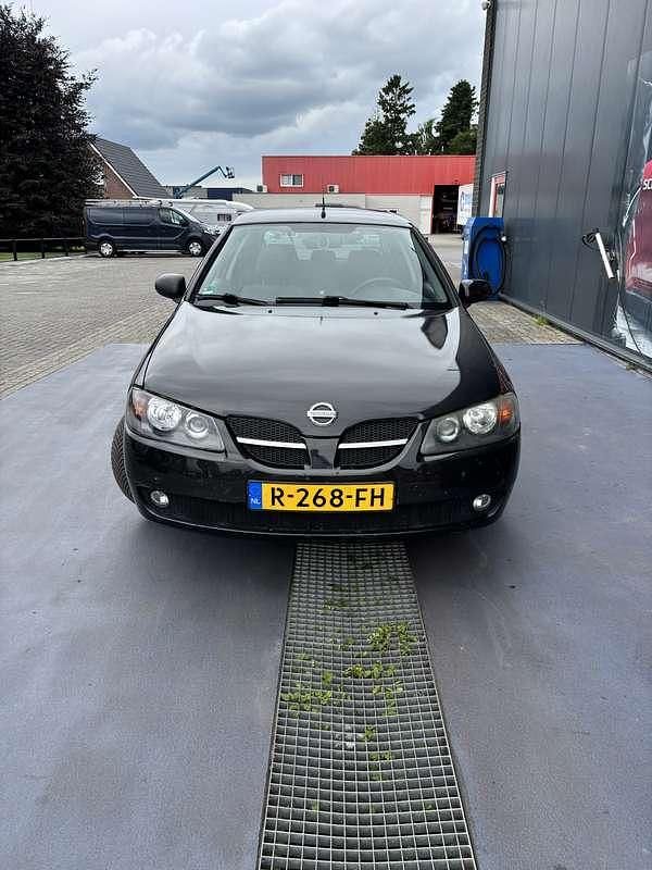 Zwart Gebruikt 2006 Nissan Almera Hatchback | € 2.000 (Iets duurder) - Afbeelding 1/4