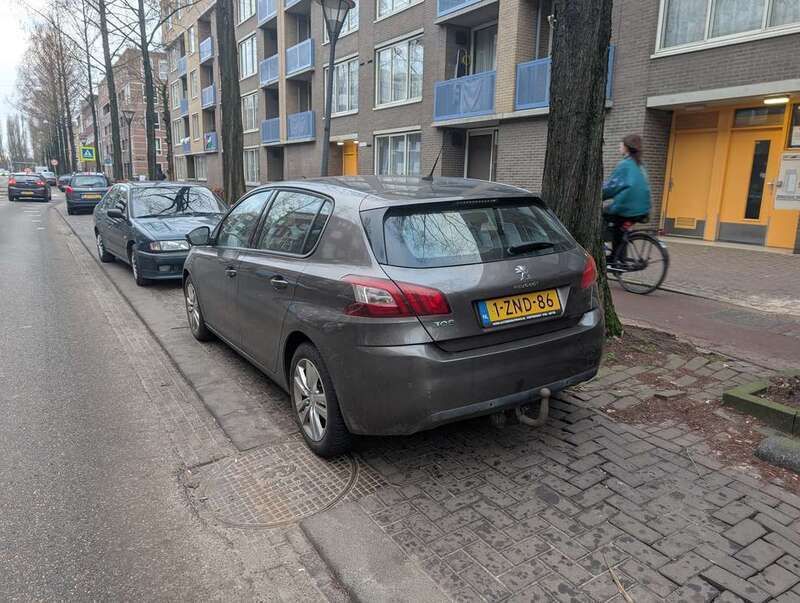 Bruin Gebruikt 2015 Peugeot 308 Hatchback | € 5.500 (Goede deal) - Afbeelding 1/4