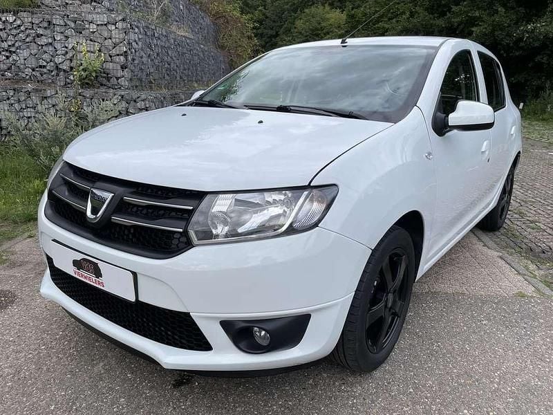 Wit Gebruikt 2014 Dacia Sandero Lauréate Hatchback | € 5.250 (Goede deal) - Afbeelding 1/4
