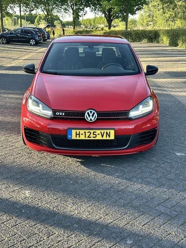 Rood Gebruikt 2009 VW Golf VI GTI Hatchback | € 8.000 (Goede deal) - Afbeelding 1/4