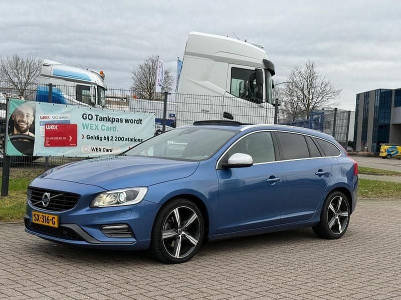 Blauw Gebruikt 2018 Volvo V60 Business Edition Stationwagen | € 23.895 (Super prijs) - Afbeelding 1/4