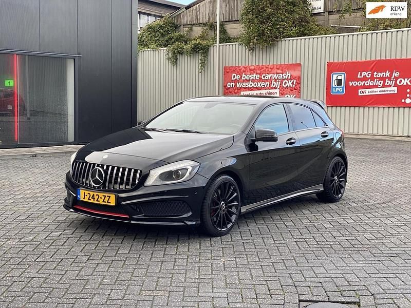 Zwart Gebruikt 2013 Mercedes A250 Ambition Hatchback | € 12.850 (Goede deal) - Afbeelding 1/4