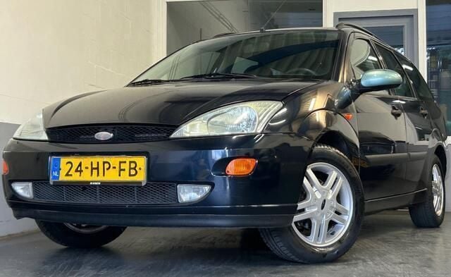 Grijs Gebruikt 2001 Ford Focus Collection Stationwagen | € 995 (Eerlijke prijs) - Afbeelding 1/4