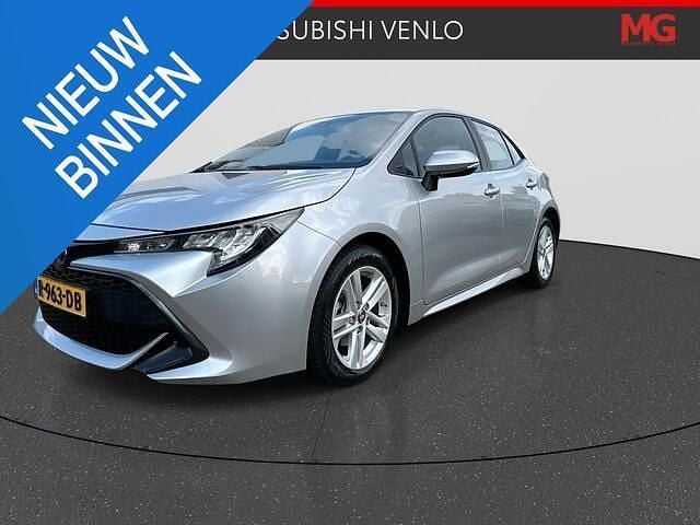 Grijs Gebruikt 2022 Toyota Corolla Active Hatchback | € 21.950 (Goede deal) - Afbeelding 1/4