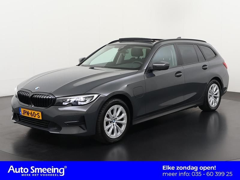 Grijs Gebruikt 2021 BMW 320 Sport Line Stationwagen | € 31.895 (Eerlijke prijs) - Afbeelding 1/4