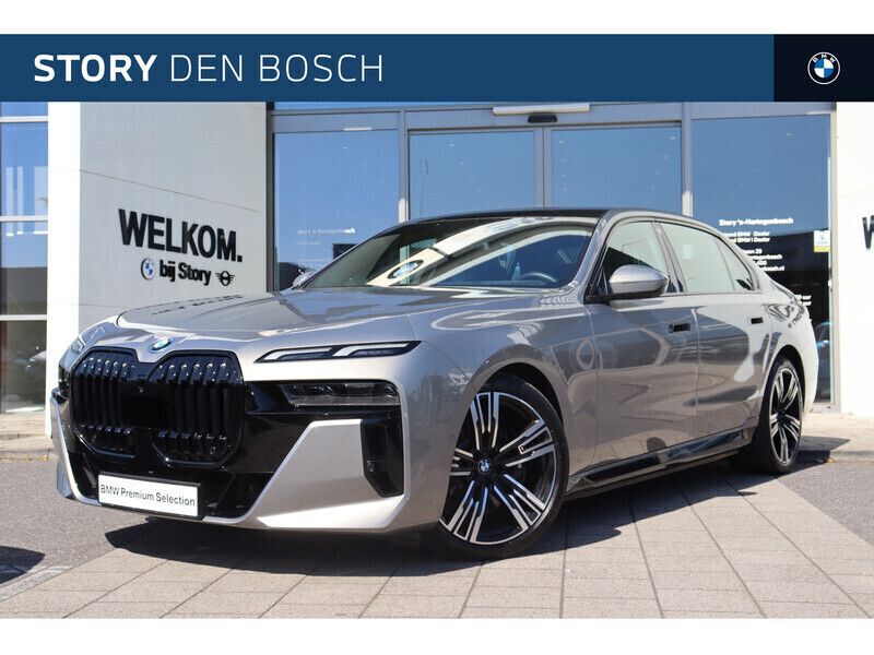 Grijs Gebruikt 2023 BMW i7 M Sport Sedan | € 92.950 (Iets duurder) - Afbeelding 1/4