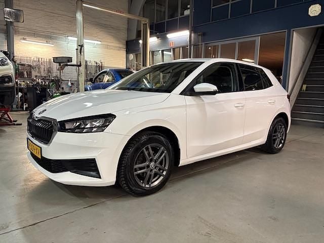 Wit Gebruikt 2022 Skoda Fabia Ambition Hatchback | € 16.250 (Iets duurder) - Afbeelding 1/4
