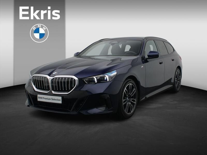 Blauw Gebruikt 2024 BMW 520 M Sport Stationwagen | € 71.900 - Afbeelding 1/4