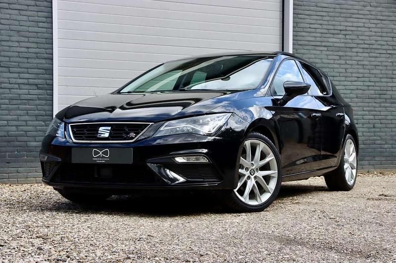 Zwart Gebruikt 2018 Seat Leon Beats Hatchback | € 19.950 (Eerlijke prijs) - Afbeelding 1/3