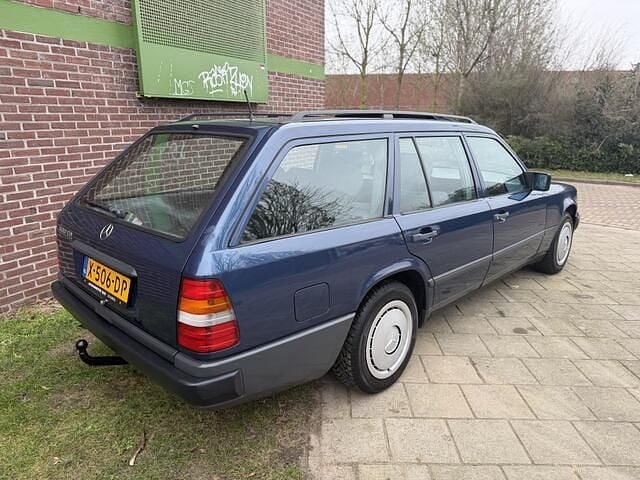 Occasion Mercedes E200 113 PK (83 kW) 1988 Blauw Stationwagen