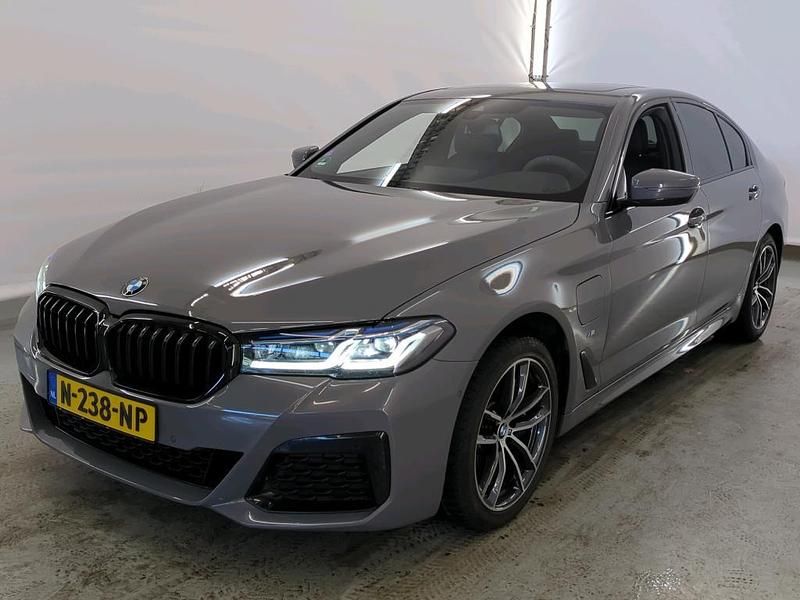Grijs Gebruikt 2021 BMW 520 Sedan | € 36.895 - Afbeelding 1/4