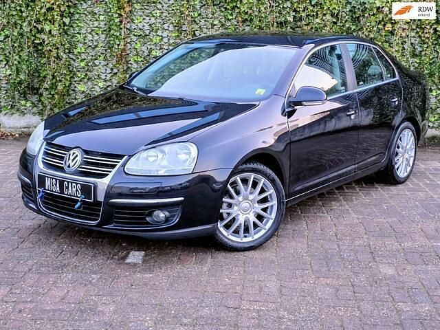 Zwart (metallic) Occasion 2008 VW Jetta Comfortline Sedan | € 2.099 (Goede deal) - Afbeelding 1/4