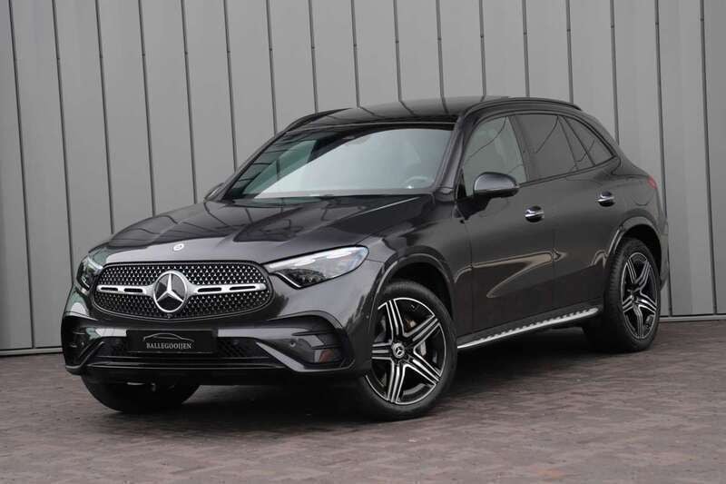 Zwart Gebruikt 2023 Mercedes GLC300e AMG SUV | € 72.500 (Iets duurder) - Afbeelding 1/4