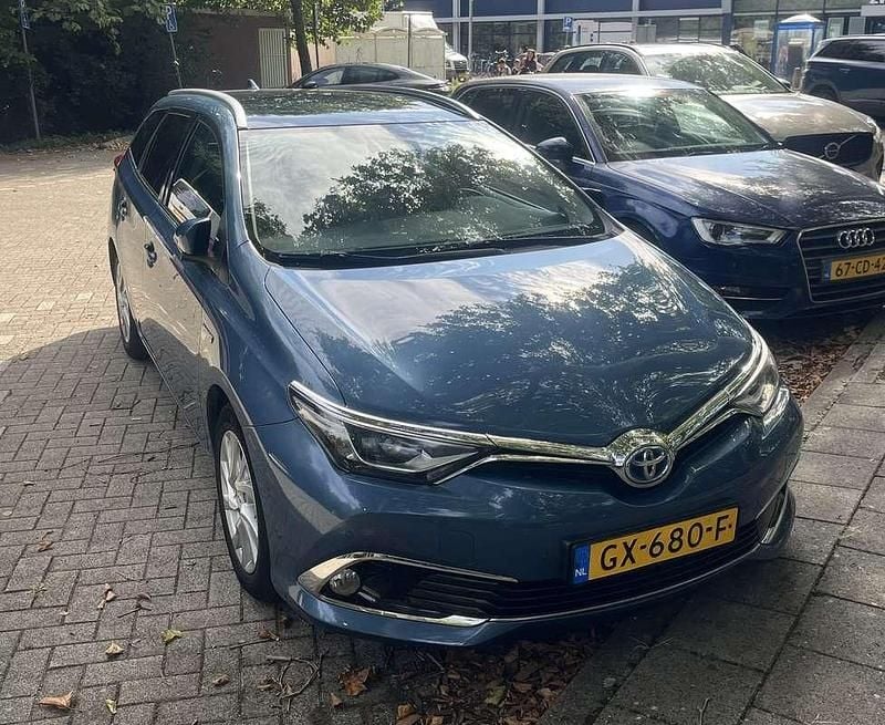 Gebruikt 2015 Toyota Auris Hybrid Comfort Sedan | € 14.500 (Eerlijke prijs) - Afbeelding 1/4
