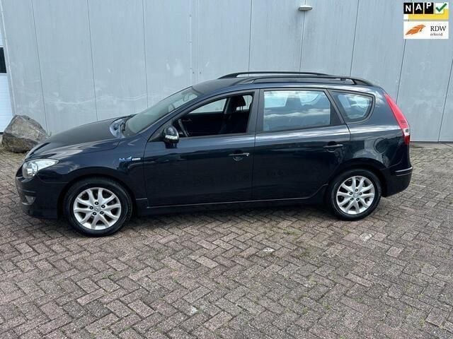 Zwart Gebruikt 2011 Hyundai i30 Stationwagen | € 2.450 (Goede deal) - Afbeelding 1/4
