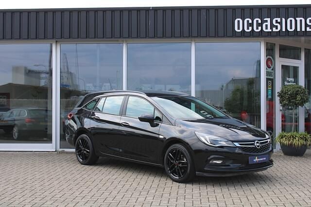 Zwart Gebruikt 2017 Opel Astra Business Hatchback | € 10.950 (Goede deal) - Afbeelding 1/4