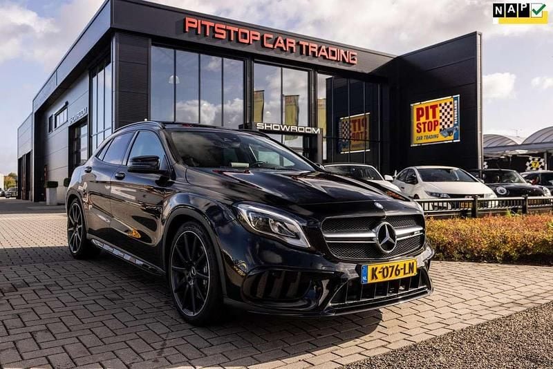 Zwart Gebruikt 2017 Mercedes GLA45 AMG Premium SUV | € 34.250 (Eerlijke prijs) - Afbeelding 1/3