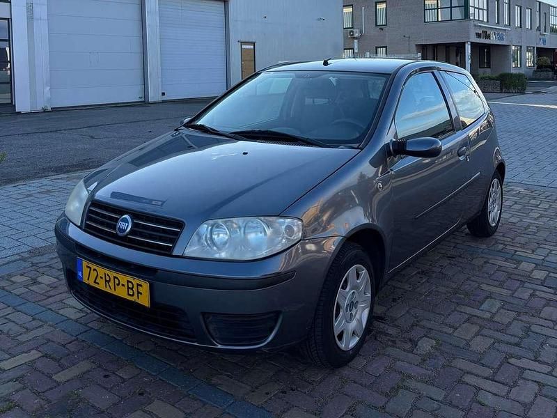 Grijs Gebruikt 2005 Fiat Punto Hatchback | € 875 (Goede deal) - Afbeelding 1/4