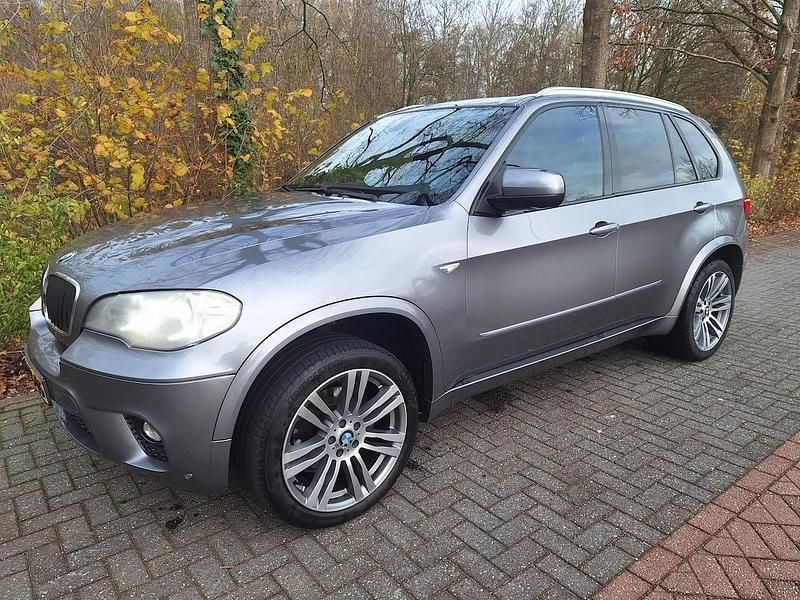 Grijs (metallic) Gebruikt 2010 BMW X5 Executive SUV | € 15.995 (Super prijs) - Afbeelding 1/4