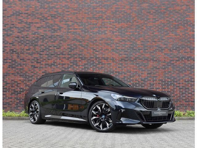 Blauw Gebruikt 2024 BMW 530e M Sport Stationwagen | € 79.950 - Afbeelding 1/4