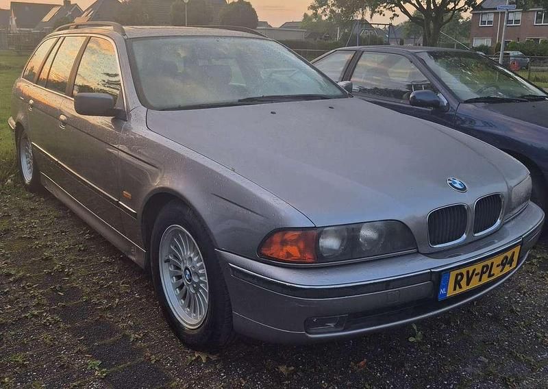 Zilver Gebruikt 1997 BMW 523 Executive Stationwagen | € 2.150 (Eerlijke prijs) - Afbeelding 1/4