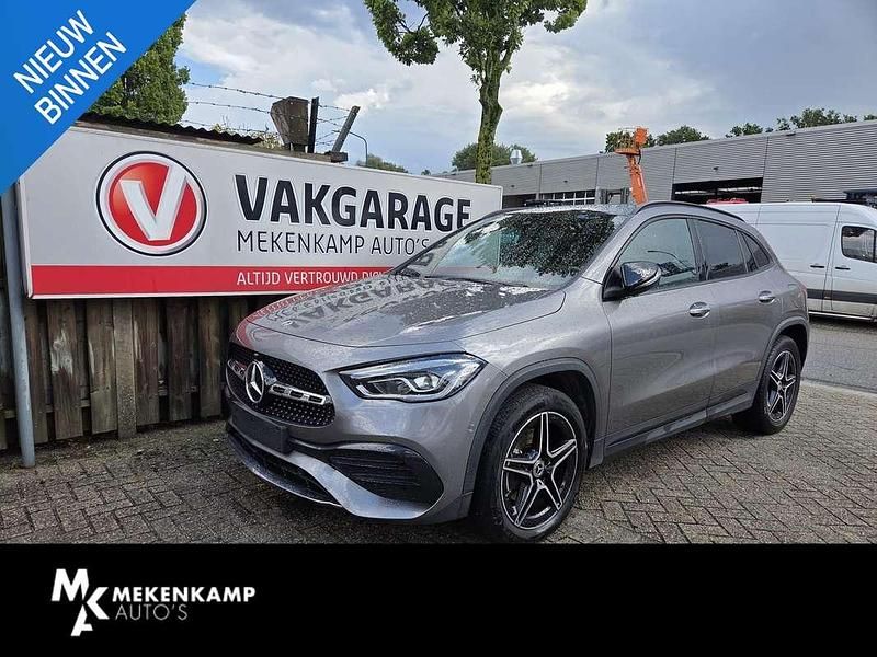 Grijs Gebruikt 2023 Mercedes GLA250 AMG line SUV | € 42.950 (Eerlijke prijs) - Afbeelding 1/4
