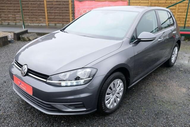 Grijs Gebruikt 2020 VW Golf VII Trendline Sedan | € 15.495 (Goede deal) - Afbeelding 1/4