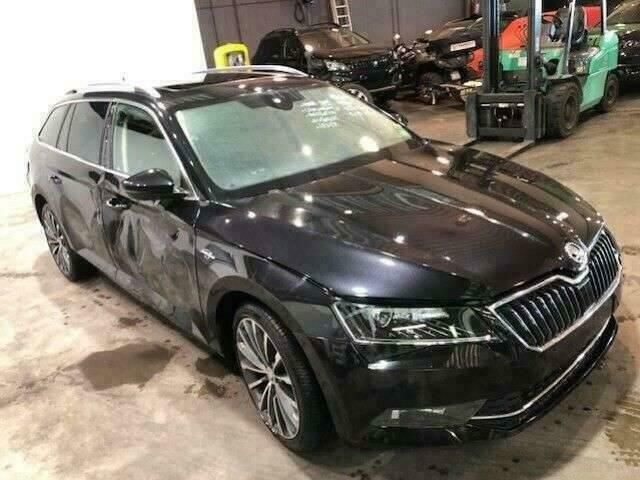 Zwart Gebruikt 2017 Skoda Superb LAURIN & KLEMENT Stationwagen | € 12.947 - Afbeelding 1/4