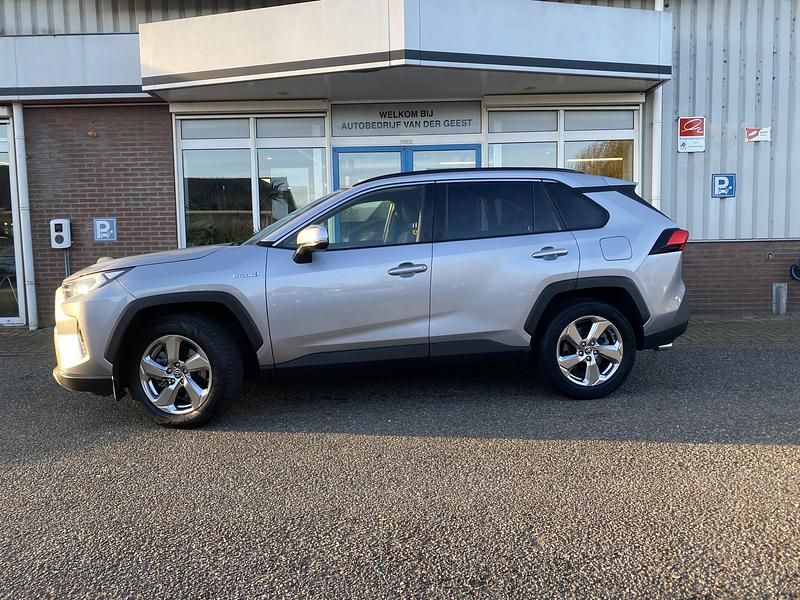 Grijs Occasion 2020 Toyota RAV4 Hybrid SUV | € 32.945 (Eerlijke prijs) - Afbeelding 1/4
