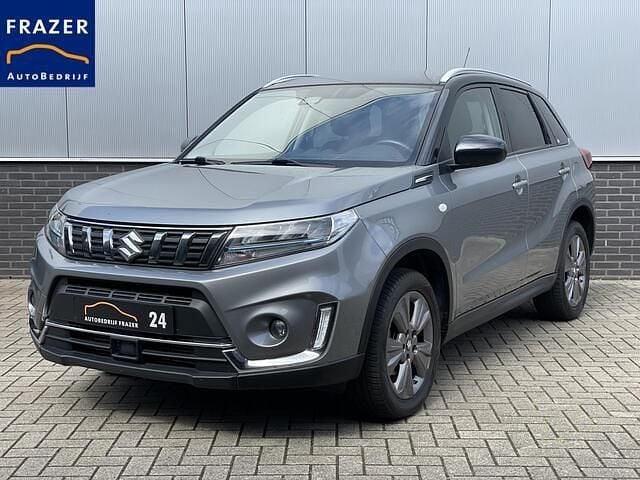 Grijs Gebruikt 2021 Suzuki Vitara Style SUV | € 20.490 (Eerlijke prijs) - Afbeelding 1/4