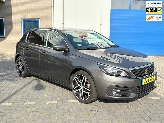 Grijs Gebruikt 2018 Peugeot 308 Allure Hatchback | € 6.744 (Super prijs) - Afbeelding 1/4