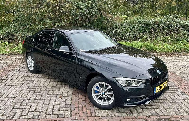 Zwart Gebruikt 2017 BMW 330e Sedan | € 17.950 (Super prijs) - Afbeelding 1/4