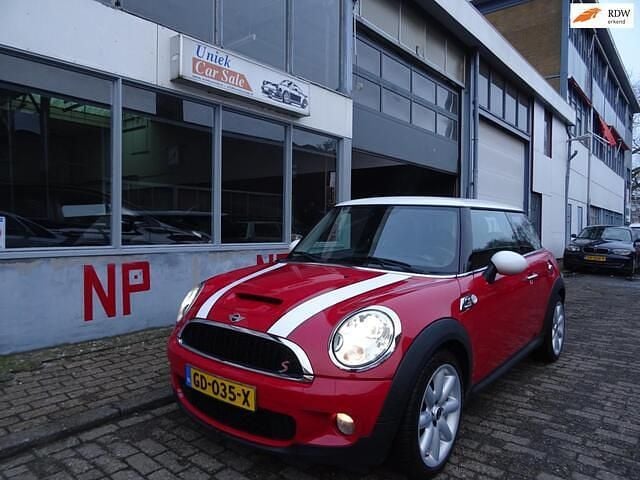Rood Occasion 2009 Mini Cooper S Hatchback | € 5.950 (Goede deal) - Afbeelding 1/4
