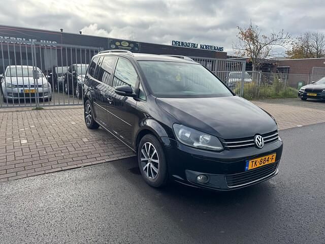 Zwart Gebruikt 2015 VW Touran Highline MPV | € 6.950 (Iets duurder) - Afbeelding 1/4