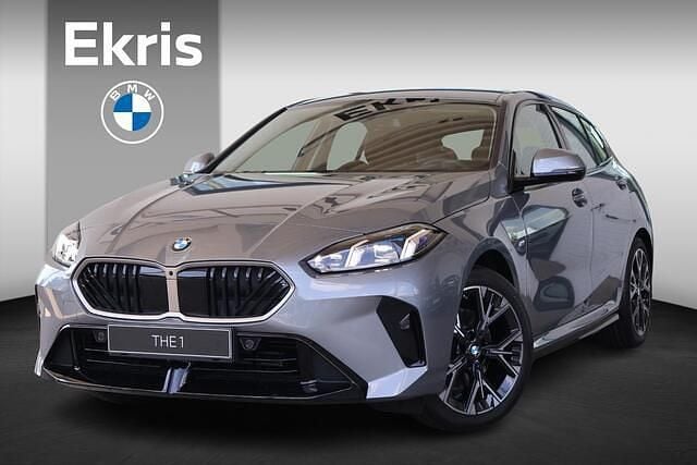 Grijs Nieuw 2025 BMW 120 M Sport Hatchback | € 49.221 (Super prijs) - Afbeelding 1/4